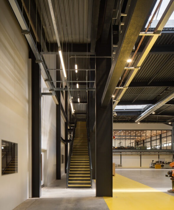 Interior view of AMIC offices combining functionality, natural light and contemporary architecture.